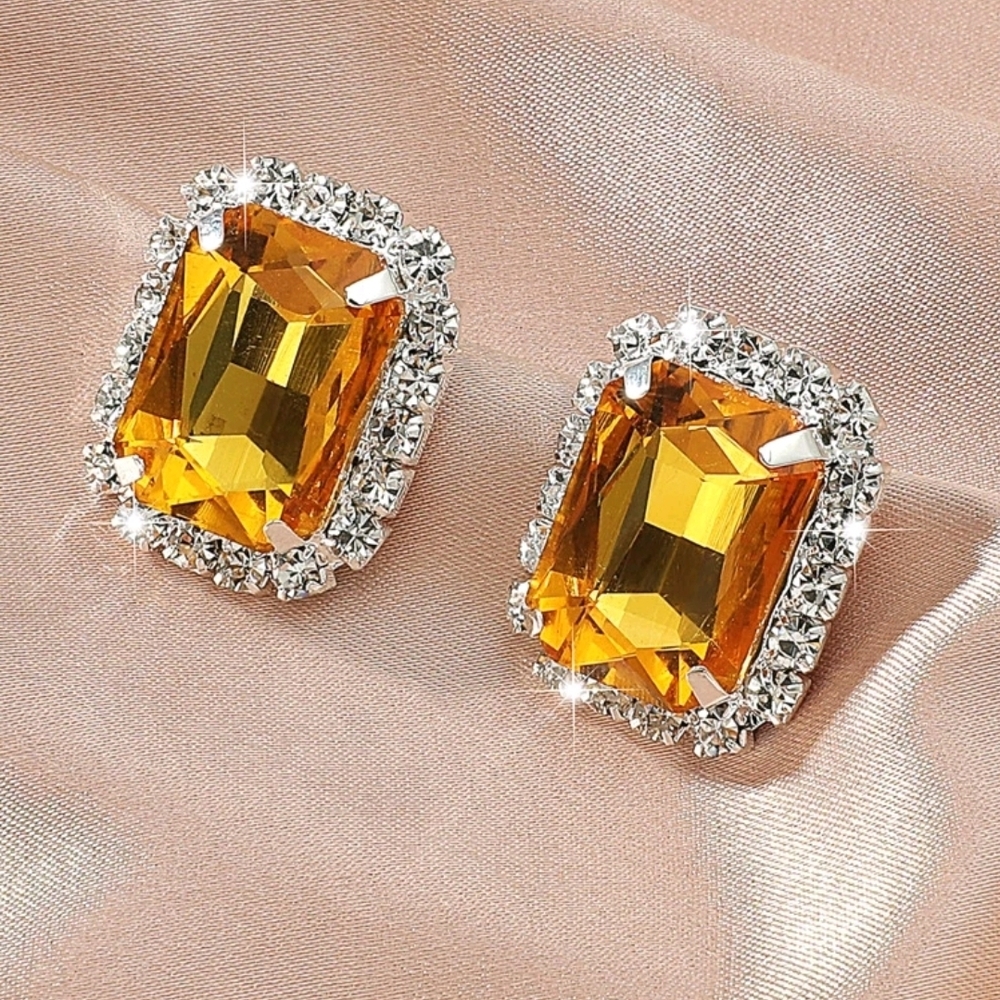 Gorgeous Mustard Rhinestone Decor Geometric Stud Earrings